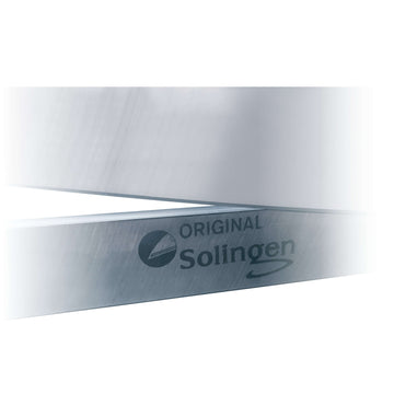 A set of universal blade with a cutting bar made of Solingen knife steel as an accessory for the large-format trimmer IDEAL 1080 can be seen against a white background. The picture shows a close-up of a section of the blade with a smooth, brushed metal surface.